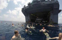 Tak się relaksują marynarze amerykańskiej marynarki wojennej.