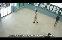 Muzułmanin spotyka szklane drzwi...