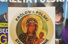 Na nowej naklejce „Gazety Polskiej” Matka Boska Częstochowska. „Stań w jej...