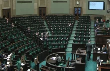 Marszałek Sejmu tnie wynagrodzenia posłom PO