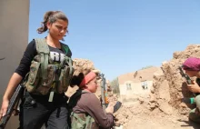 Młode Kurdyjki walczą z islamistyczną zarazą [eng]