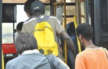 W Szwecji kierowca autobusu pobił uchodźcę z Syrii krzycząc: „Nienawidzę...