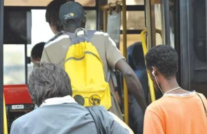 W Szwecji kierowca autobusu pobił uchodźcę z Syrii krzycząc: „Nienawidzę...
