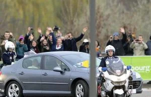 Papież Franciszek jeździł po Strasburgu... Peugeotem 407