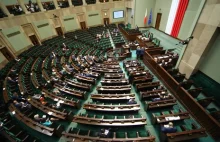 Policja zatrzymała podejrzanego w sprawie nocnej napaści przed Sejmem