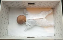 Dlaczego fińskie niemowlęta śpią najczęściej w kartonowym pudle?