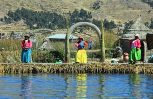 Anarchistyczna utopia na wyspach Uros, Peru