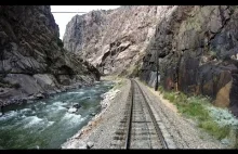 Przejazd pociągiem przez "Royal Gorge", kanion, którym płynie rzeka Arkansas.