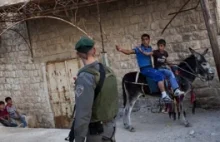 Żołnierze Izraela oskarżeni o kradzież złota z domu Palestyńczyków (ang)