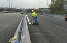 Malowanie pasów na Moście Łazienkowskim. Przeprawą pojedziemy wcześniej?