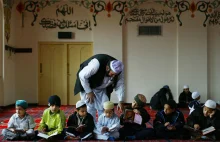 W Holandii muzułmańskie dzieci uczą się w szkołach jak karać...