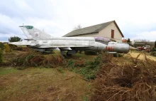 MiG-21 stanął za stodołą. Sąsiedzi wezwali policję