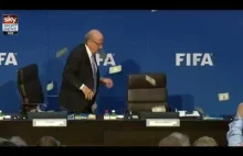 Komik przerywa konferencję prasową FIFA 20.07.2015