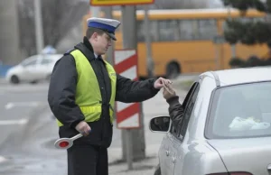 Posłowie zapłacą mandaty jak inni kierowcy? Od lutego debatują, na razie nic