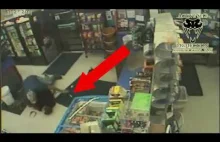 Żołnierz zapobiega napadowi na sklep