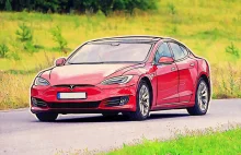 Tesla Model S shakowany na odległość przez chińczyków