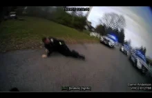 Policjant podczas glebowania podejrzanego, razi paralizatorem swojego partnera