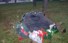 Białoruś: 1000 zł kary za modlitwę przy grobie powstańca