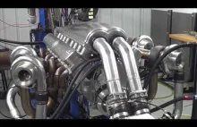 16 cylindrowy silnik o mocy 5000 KM z 4 turbosprężarkami
