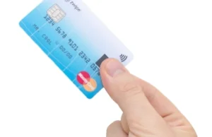 Karta płatnicza z czytnikiem linii papilarnych