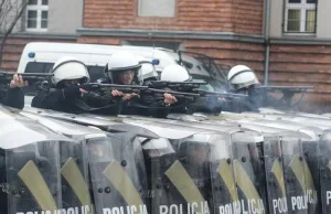 Policjanci mają rozkaz stosować środki represji i żadnych pouczeń NOWE DOKUMENTY