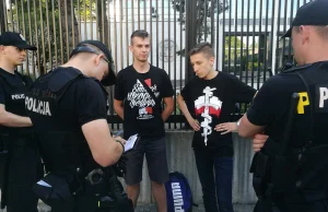 Działacze Młodzieży Wszechpolskiej spisani przez policjantów za patriotyczne...