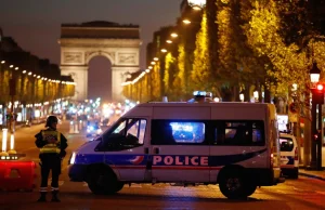 Paryż: Strzały na polach elizejskich - Policjant nie żyje