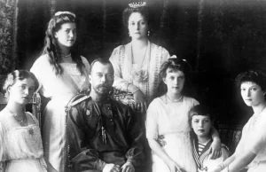 Brutalny mord Romanowów.Wciąż żyjących dorżnięto bagnetami, poćwiartowano