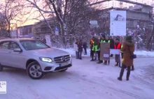 Uczniowie blokują rodzicom w SUV-ach dojazd pod szkołę. Mówią: są zbyt leniwi