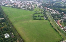 Chciał dostać dopłaty unijne za Błonia i lotnisko Balice