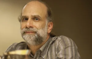 Bruce Schneier uważa, że już czas, by prawodawstwem zajęły się osoby techniczne