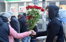 Dla lansu na Instagramie ludzie płacą 40 zł za wynajęcie bukietu róż