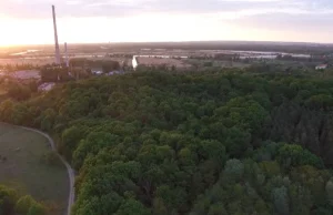 Obszar chroniony do wycinki. Na jego miejsce budynek dla Lasów Państwowych