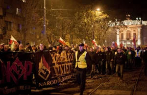 Kilka tysięcy osób na Marszu Patriotów we Wrocławiu (fotorelacja)