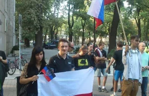 Pod ambasadą Ukrainy w Warszawie protest przeciwko "agresji ukraińskich wojsk"