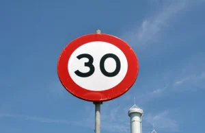 "Strefa 30": wolniej, ale bezpieczniej