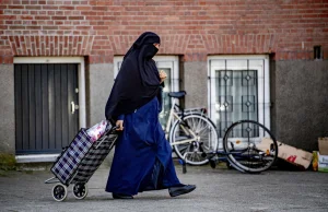 Holandia zakazuje noszenia burki. Zmiany już od jutra