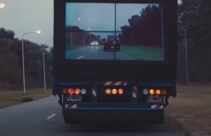 Bezpieczna ciężarówka Samsunga z ekranami z tyłu