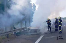 Pożar samochodu na trasie S3. Kierowcy utworzyli „korytarz życia” [WIDEO,...