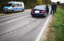 BMW uszkodzone w kolizji. Zirytowany kierowca wybił szyby w fiacie