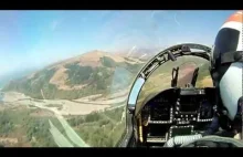 Super Hornet nad lasami północnej Kalifornii