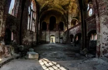 Niszczejące zabytki: Opuszczony neoromański kościół, Pisarzowice