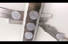 Zabawa aluminiowymi monetami i magnesemi neodymowymi