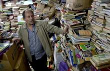 Śmieciarz zakochany w książkach. Zebrał ich tysiące i stworzył bibliotekę dla...