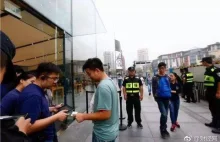 Upadek Iphone8 w Chinach , tylko 2 osoby na premierze :)