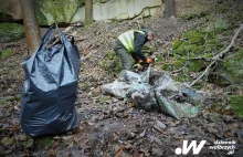 Teren wokół Jaskiń Kochanowskich posprzątany. Pod ziemią wciąż zalega azbest