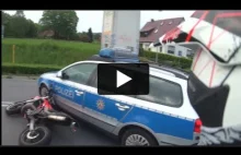 Policja wymusza pierwszeństwo na motocykliście