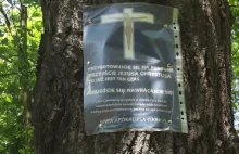Setki plakatów we wrocławskich parkach: "Zacznie się sąd ostateczny"