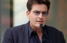 Charlie Sheen wyznaje, że jest nosicielem HIV. "Trzy litery, które...