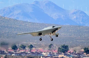 Amerykański bezpilotowiec uderzeniowy X-47B oblatany